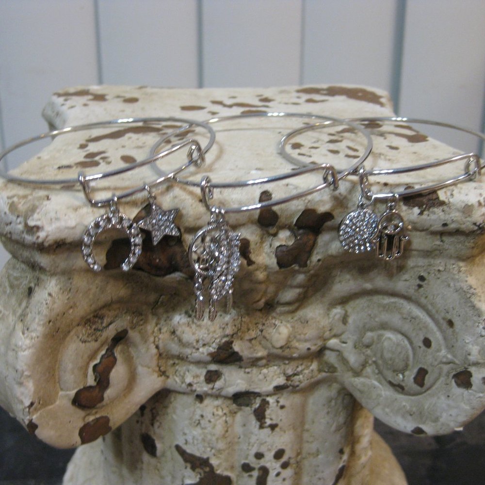 NWOT Guess silver rhinestone celestial charm bracelet bangle set - Picture 1 of 3